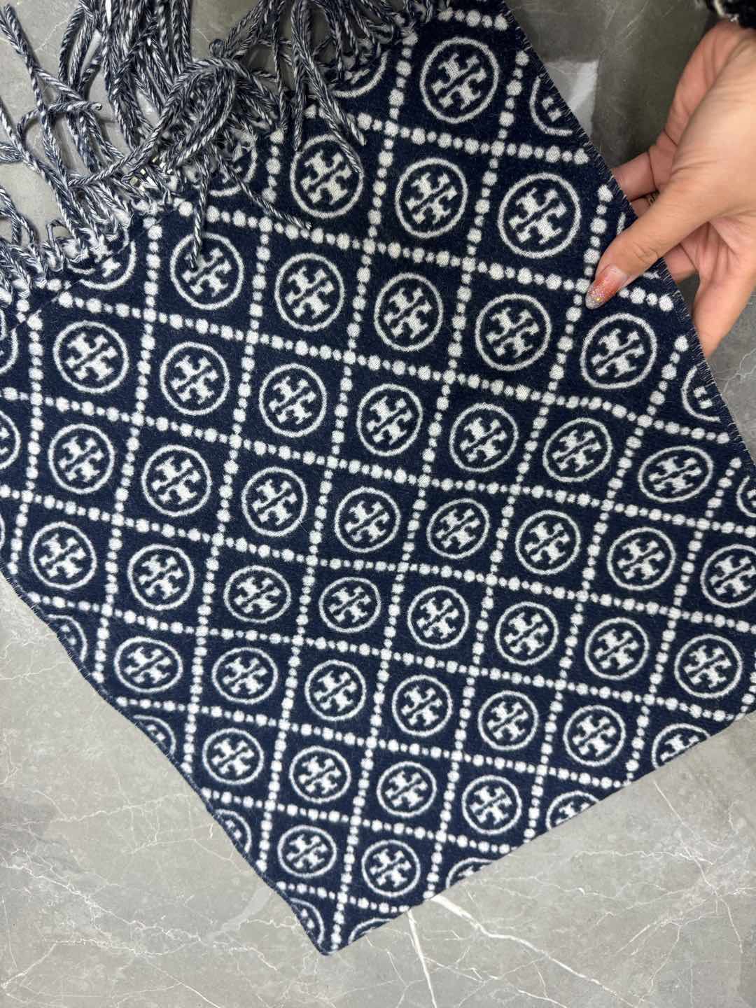 TORY BURCH.TB new double-sided scarf/navy blue