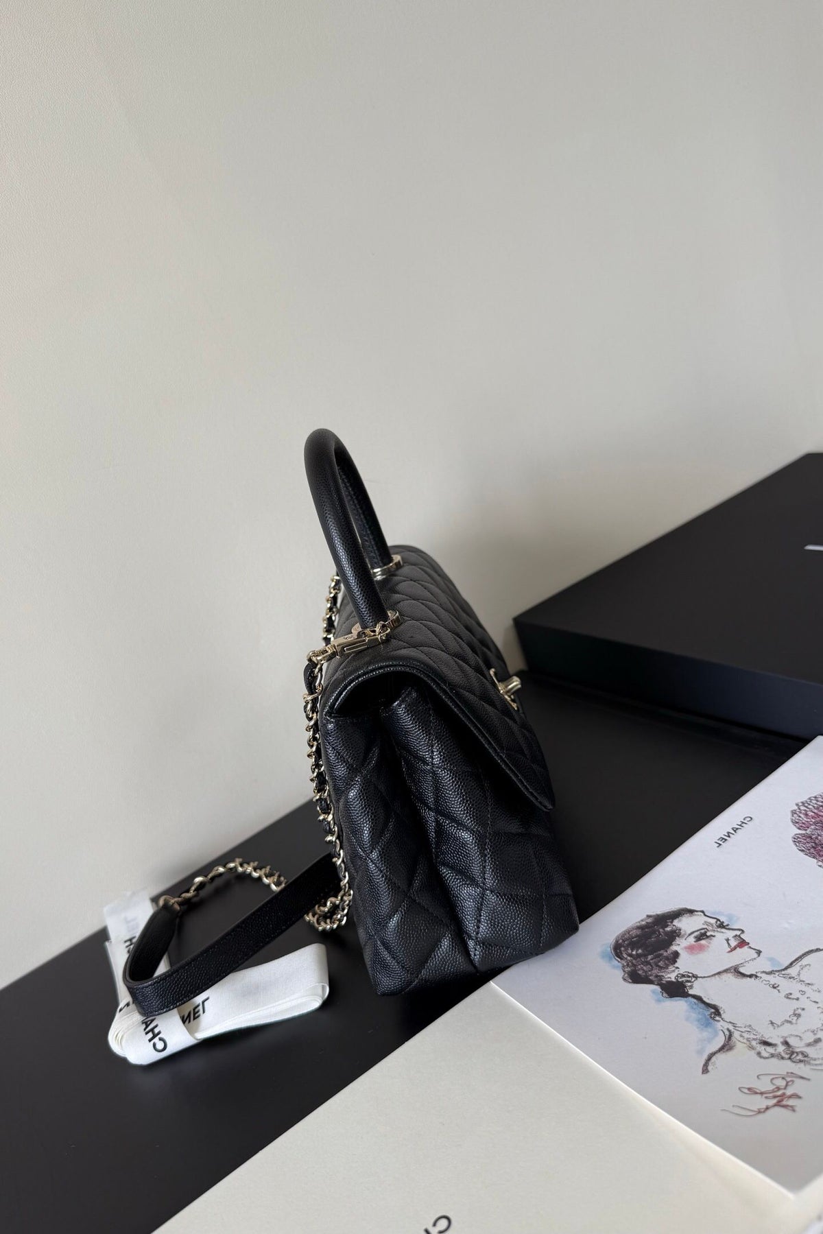 A186Coco handle top flip single shoulder chain handle bag, detachable shoulder strap, original cowhide soft to the touch, full copper hardware, size, small size 23cm1080