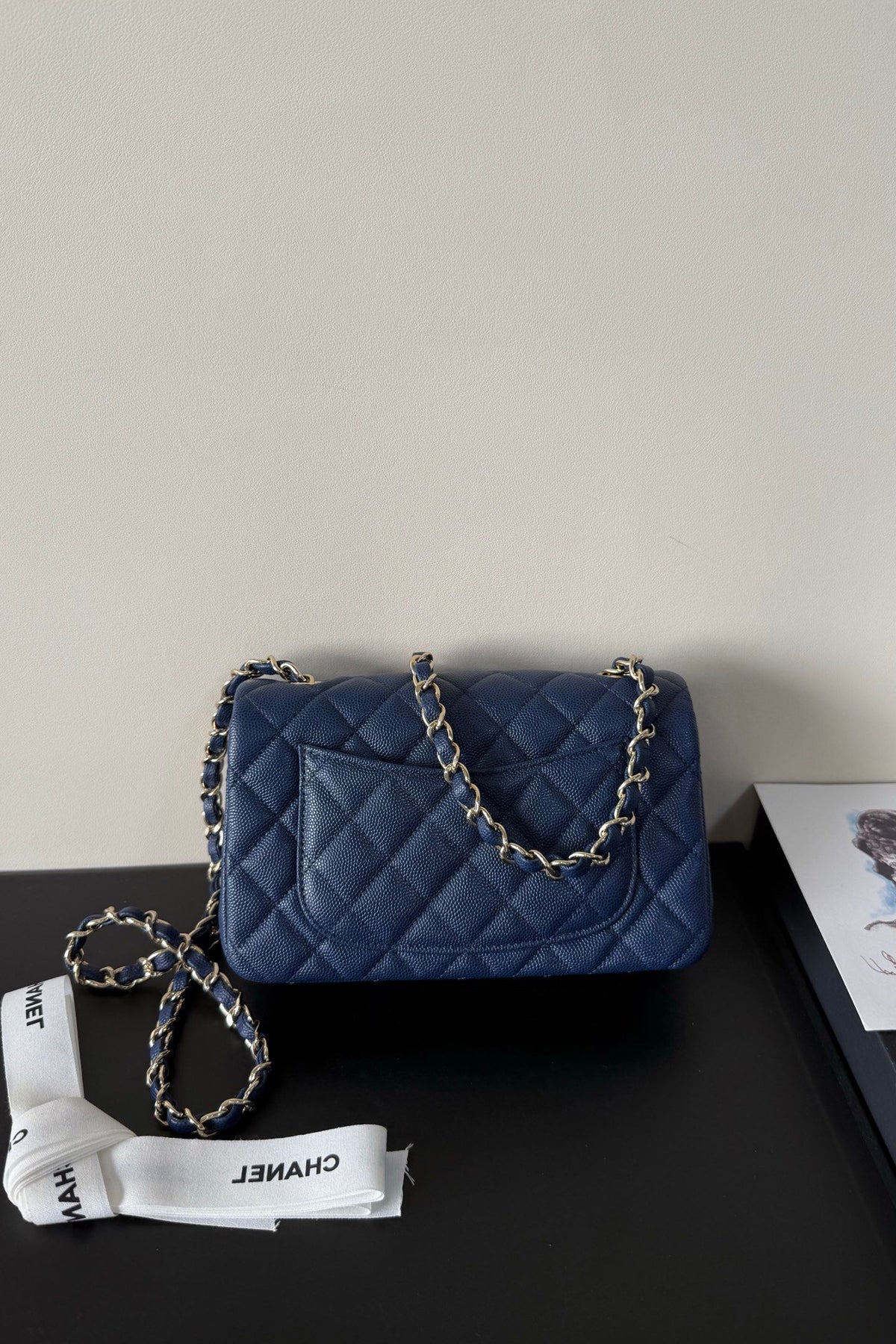 CF1116 new product fine ball pearlescent cowhide caviar (ball pattern) brand new upgraded version of the top original single item. Original leather imported from France. The fullness of the rhombus. The shape of the whole bag is particularly perfect in