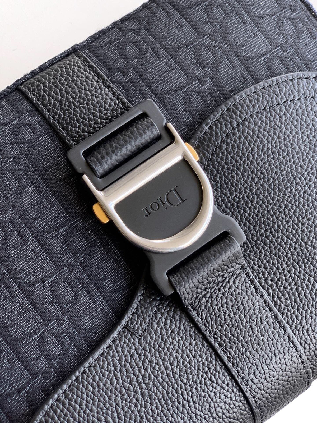 The Heritage Saddle Flap Messenger Bag is sophisticated and stylish with a distinctive style. Combining Oblique printed fabric with grained calfskin, it has an elegant saddle flap and is embellished with a Heritage buckle. A hallmark of classic craftsmans