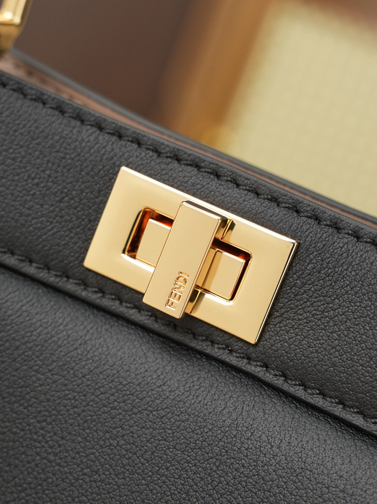 Model 8005, small size 20*11*15cm, FE ND1 "peekaboo I see u" handbag. Brand new "peekaboo I see u" is designed to showcase your unique side. The new style continues the classic trapezoidal silhouette and square twist lock design of the original "peekaboo"