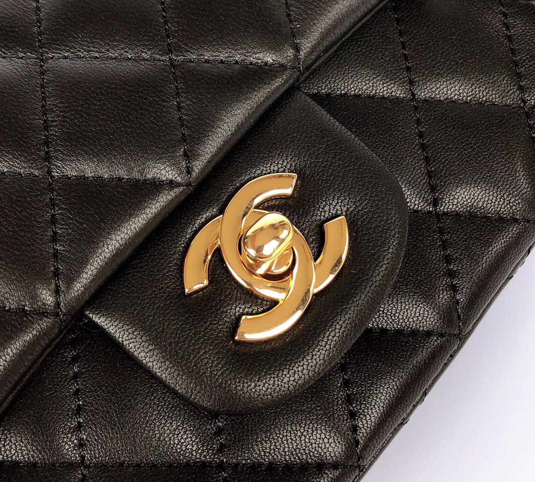 Fatty Fang Mini 17cm CF has a very feminine elegance, inherits the classics, is listed as the historical sales champion, and is an indispensable item in every pink fan’s wardrobe. 17cmp650 sheepskin