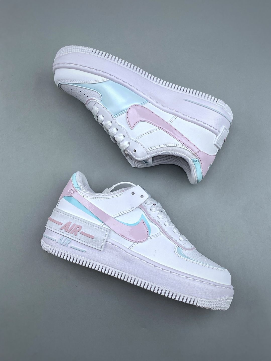 Support the launch of NIKE W AF1 SHADOW, a brand-new girly deconstructivist design. The Macaron Air Force 1 is a lightweight, height-increasing, low-top, versatile sneaker that injects playful elements into classic design. It features a layered structure