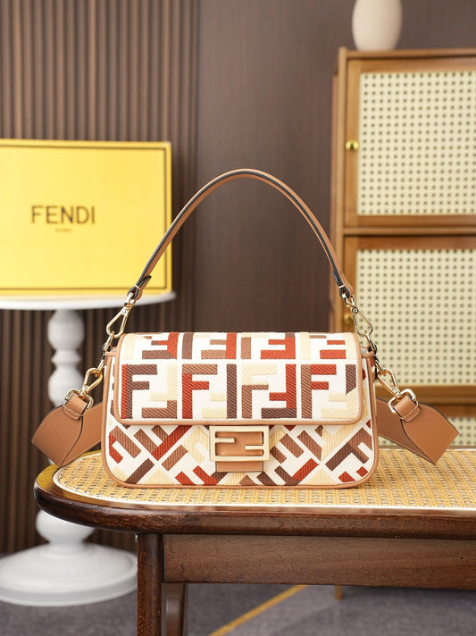Model 6005  Everyday Shoulder Bag, size 26x6.5 x 13.5 cm