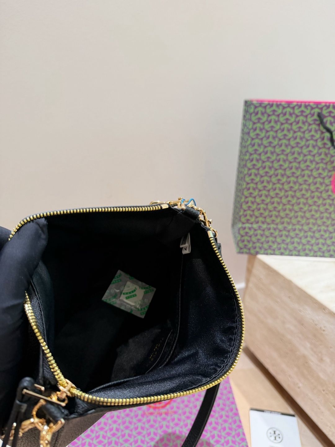 Tory Burch/Tory Burch Mahjong Bun is of moderate size Original order, custom made with origin label, imported fabric, super good texture and feel, durable and shiny hardware, non fading, single shoulder crossbody bag, fashionable and versatile, everything