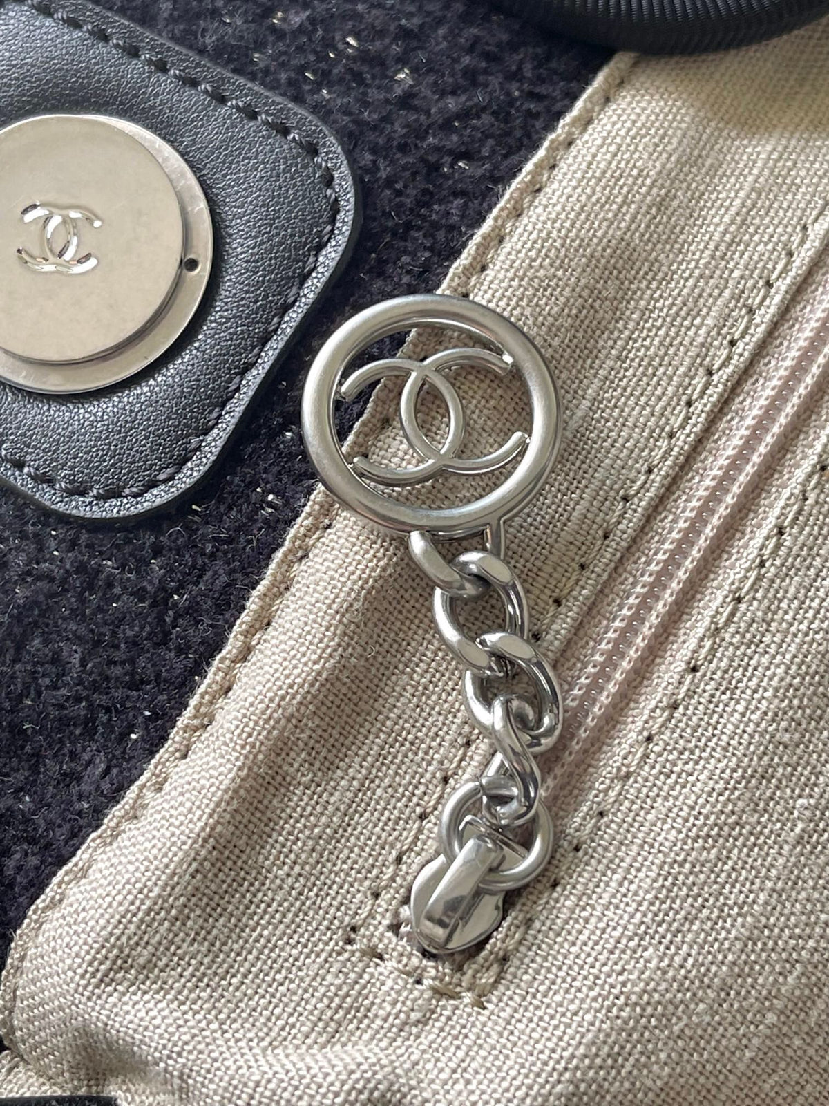 CHANEL26A small beach bag tweed silver wire + all steel hardware