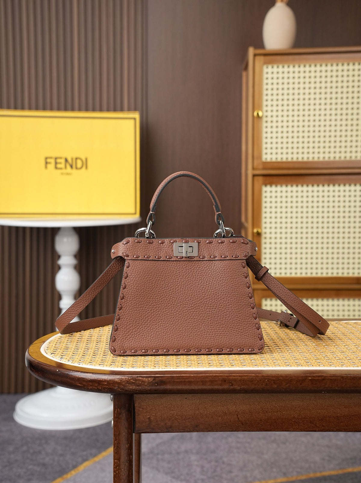 Model 15009 Caramel Brown Size 20cm Details Caramel Brown Hand sewn Peekaboo ISeeU Medium Handbag Litchi Pattern Calfskin Material with Classic Twisted Lock Soft Nappa Leather Lining on Both Sides Separated by Hard Dividers with Buckle Internal Pocket