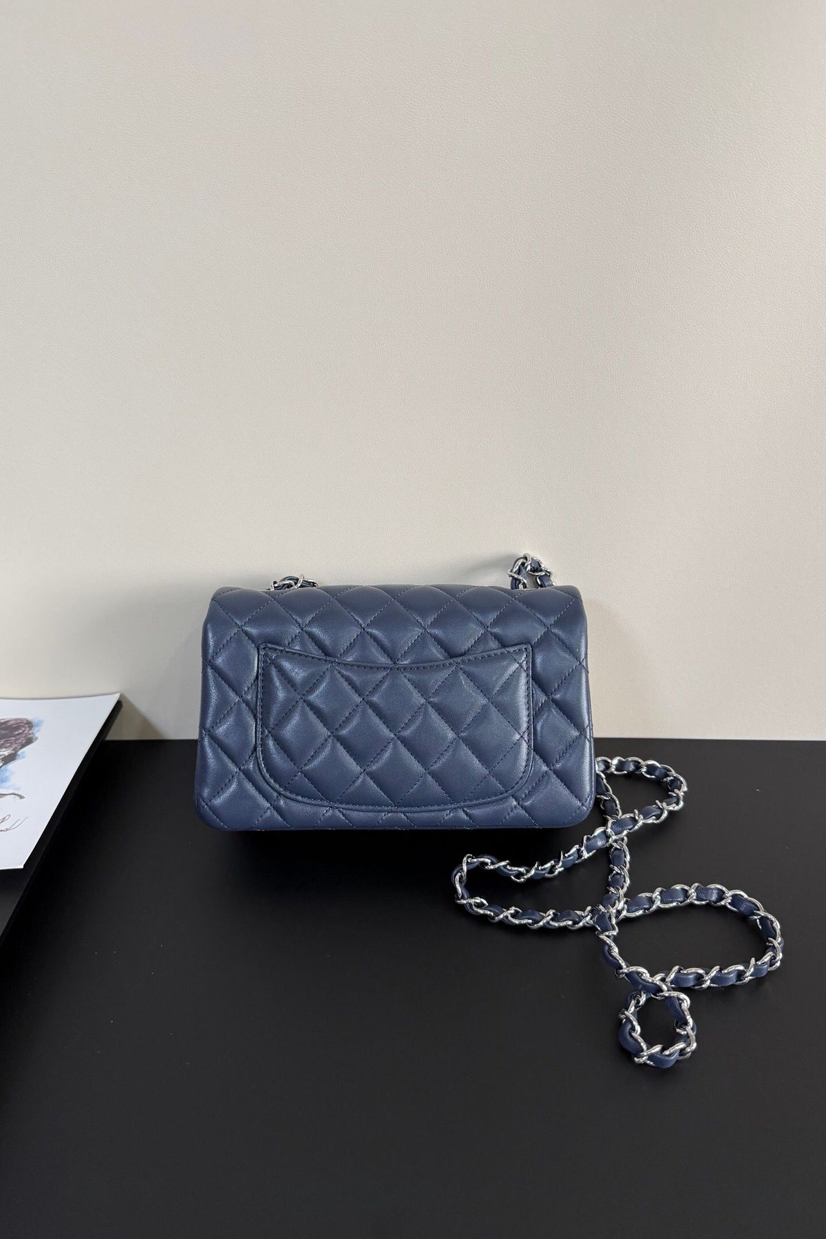 Upgraded version (full leather inside and outside) CF 20cm lambskin. Exclusive product in the market. Please see the pictures for leather details and workmanship. It is perfect. Welcome to compare. 116 dark blue silver buckle.