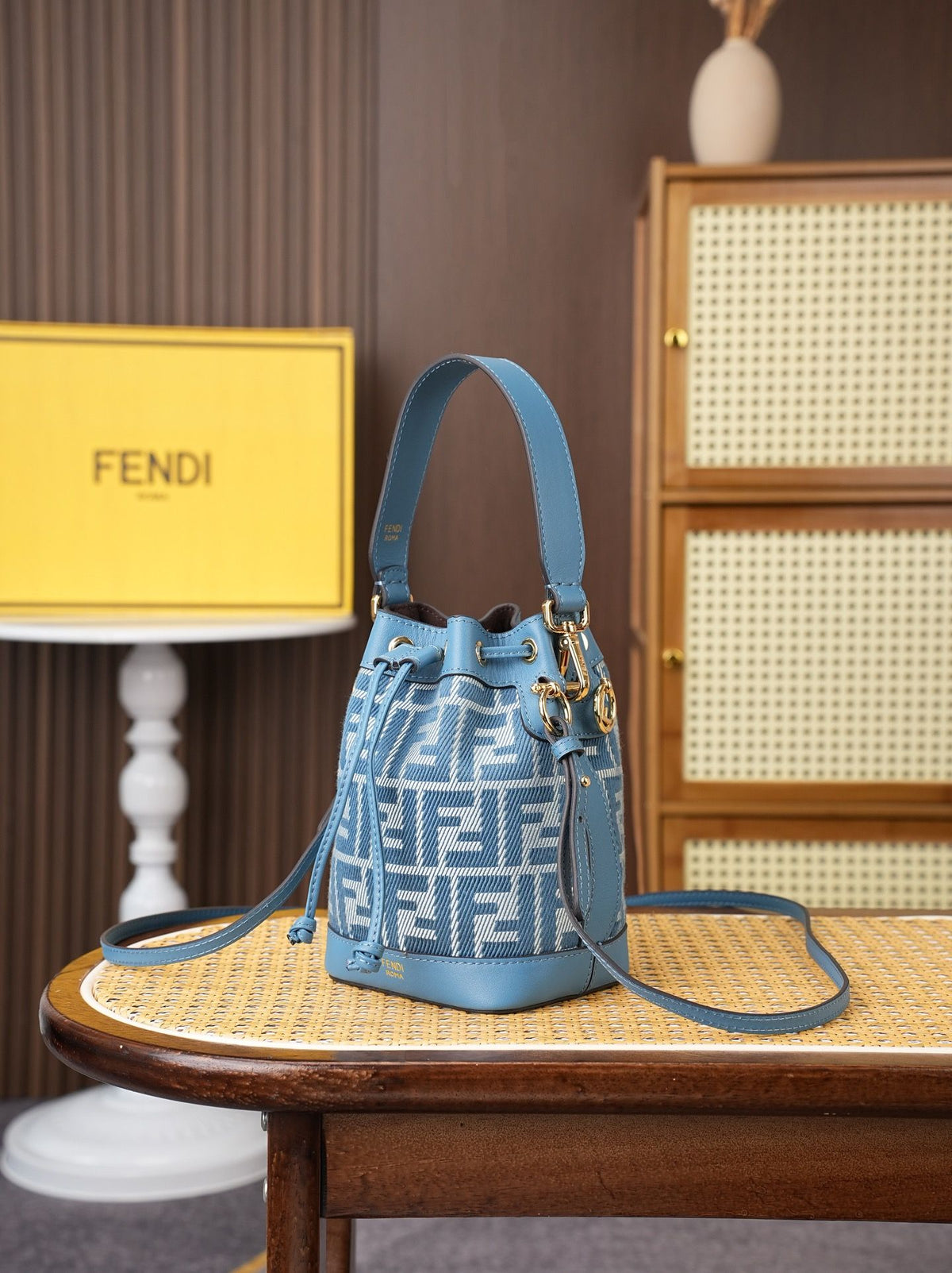 Model 15010, blue, size 10x12x18cm, Mon Tresor bucket bag, featuring a brand new proportion, classic double F fabric paired with calfskin material, can be carried by hand or slung across the shoulder, vintage yet fashionable, practicality and appearance