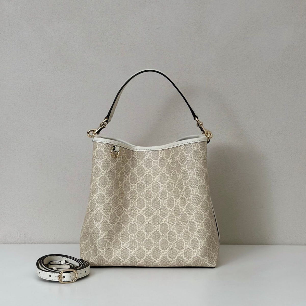 Top-grade original single product with original factory leather and complete packaging. Quality: top-grade original single product. Photographed in real life. Style number: 815103 white rubber. Dimensions: width 25x height 25x side width 15.5c