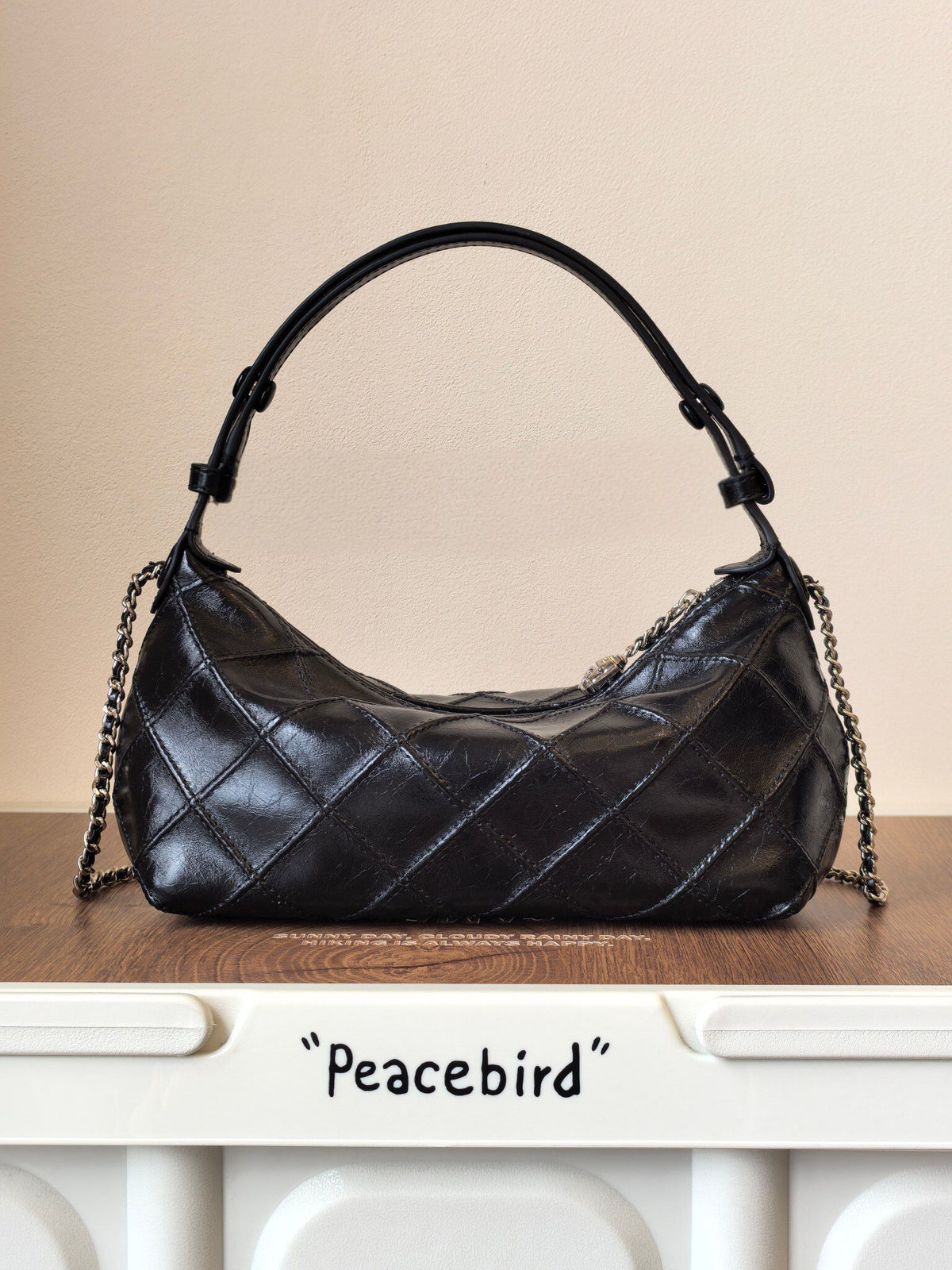Number 754TB Oil Wax Leather Lunch Box Bag New Product Too Beautiful and Shiny Oil Wax Leather Comes with Retro Vintage Gloss, Black Silver Giant Display, Noble and Random Wrinkle Texture, The Back Has More Texture, Classic Large Diamond Grid Quilted