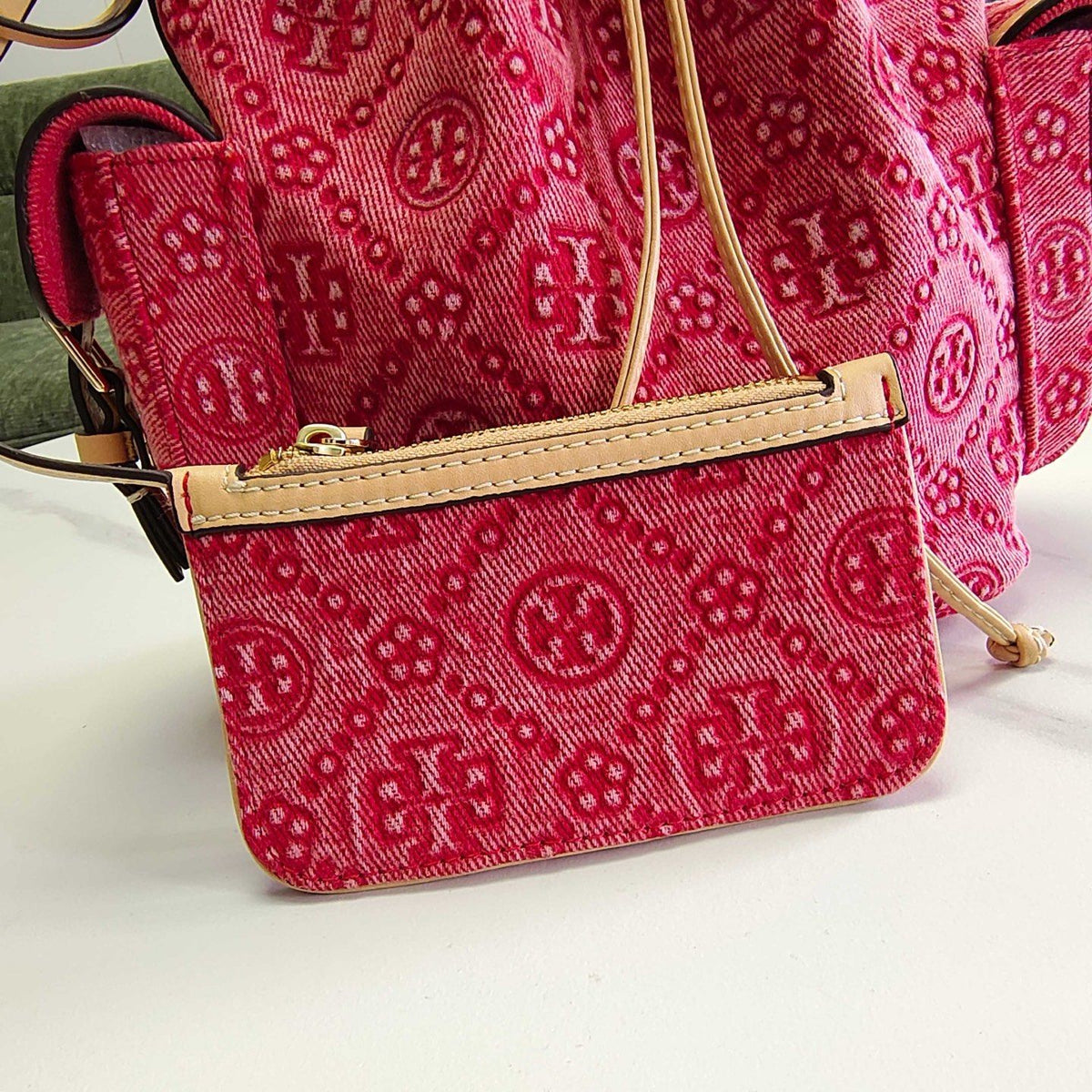 One of the design elements of Tory Burch's popular series, Eleanor Small Buet Bag Monogram, is the recognizable printing tool