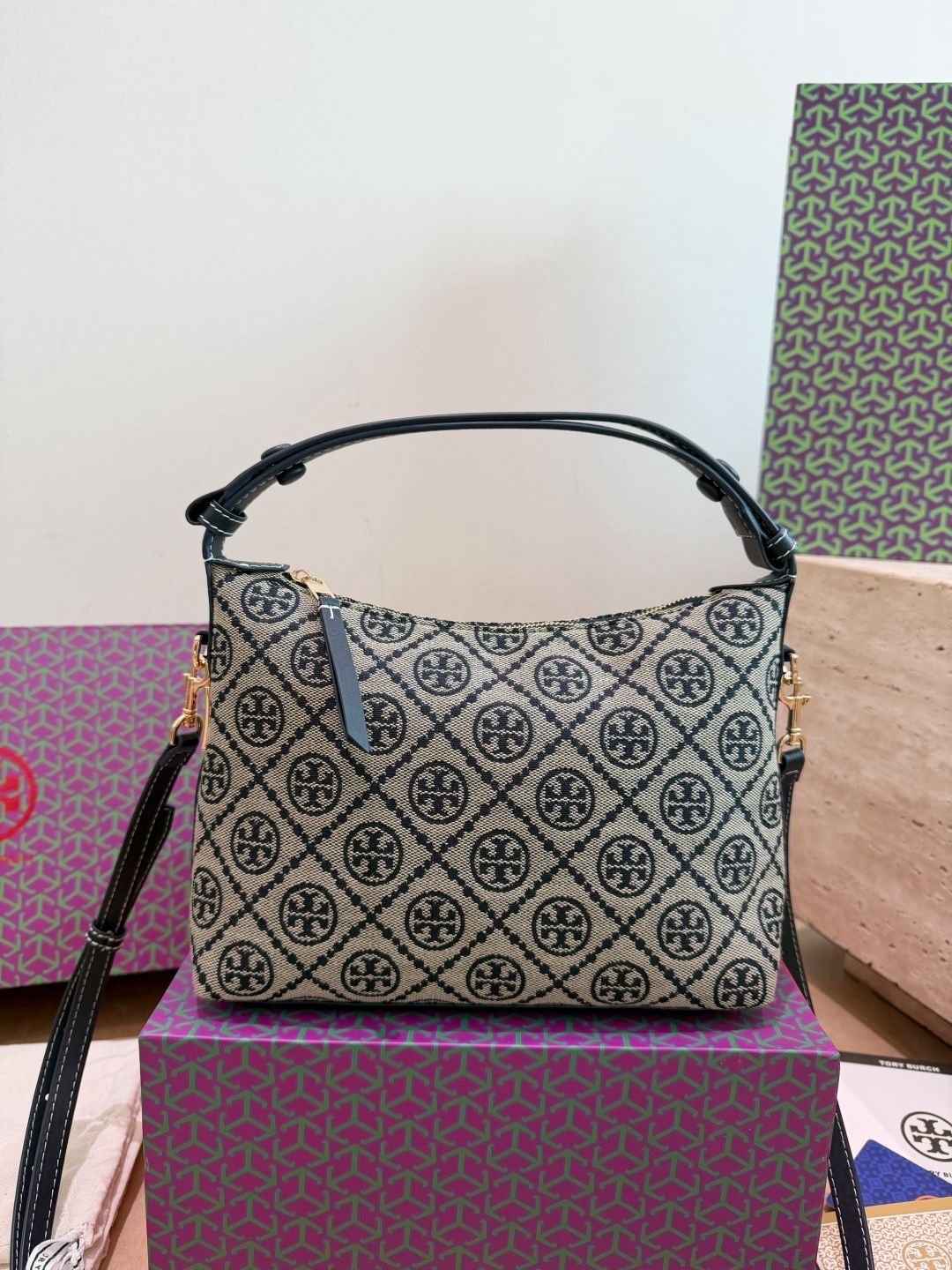 Comes with Toryburch gift box/presbyopia lunch box package