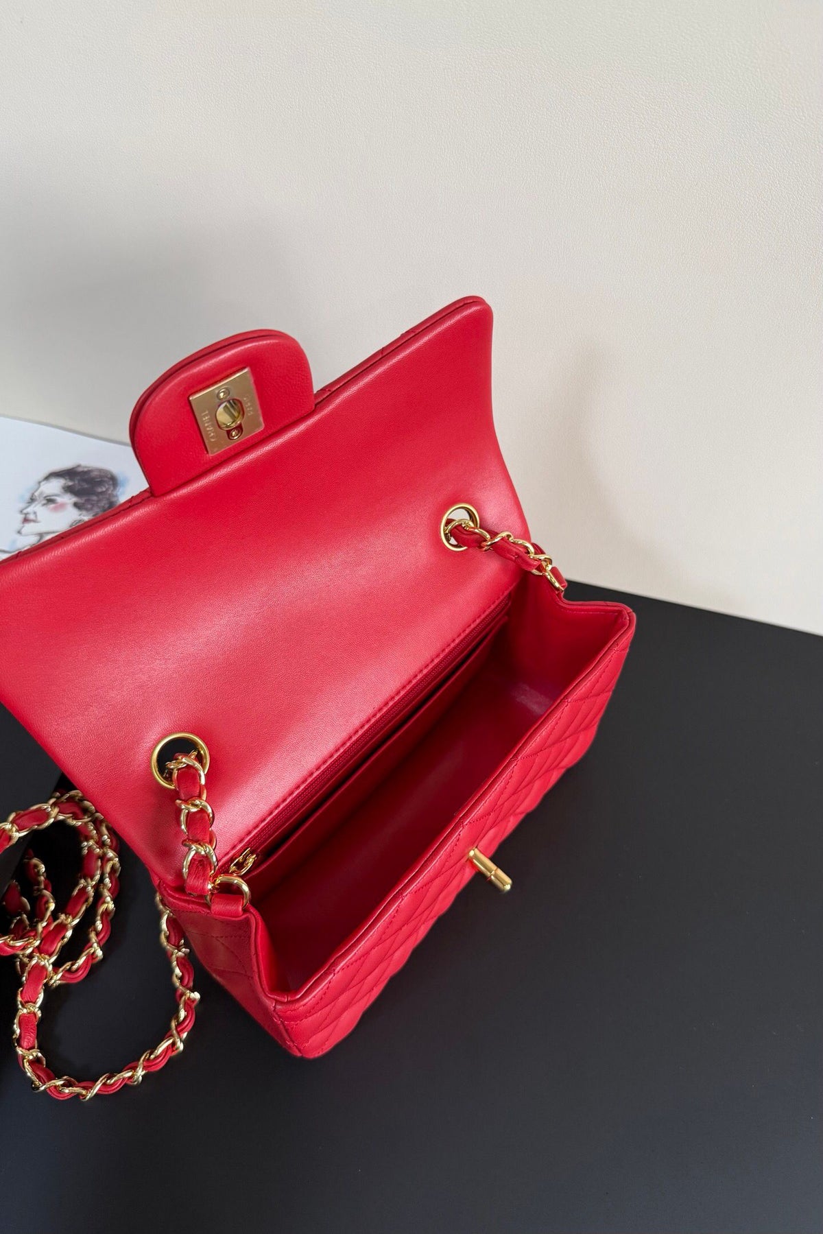 Upgraded version (full leather inside and outside) CF 20cm lambskin. Exclusive good product on the market. Please see the pictures for leather details and workmanship. It is perfect. Welcome to compare 116 Big Red.