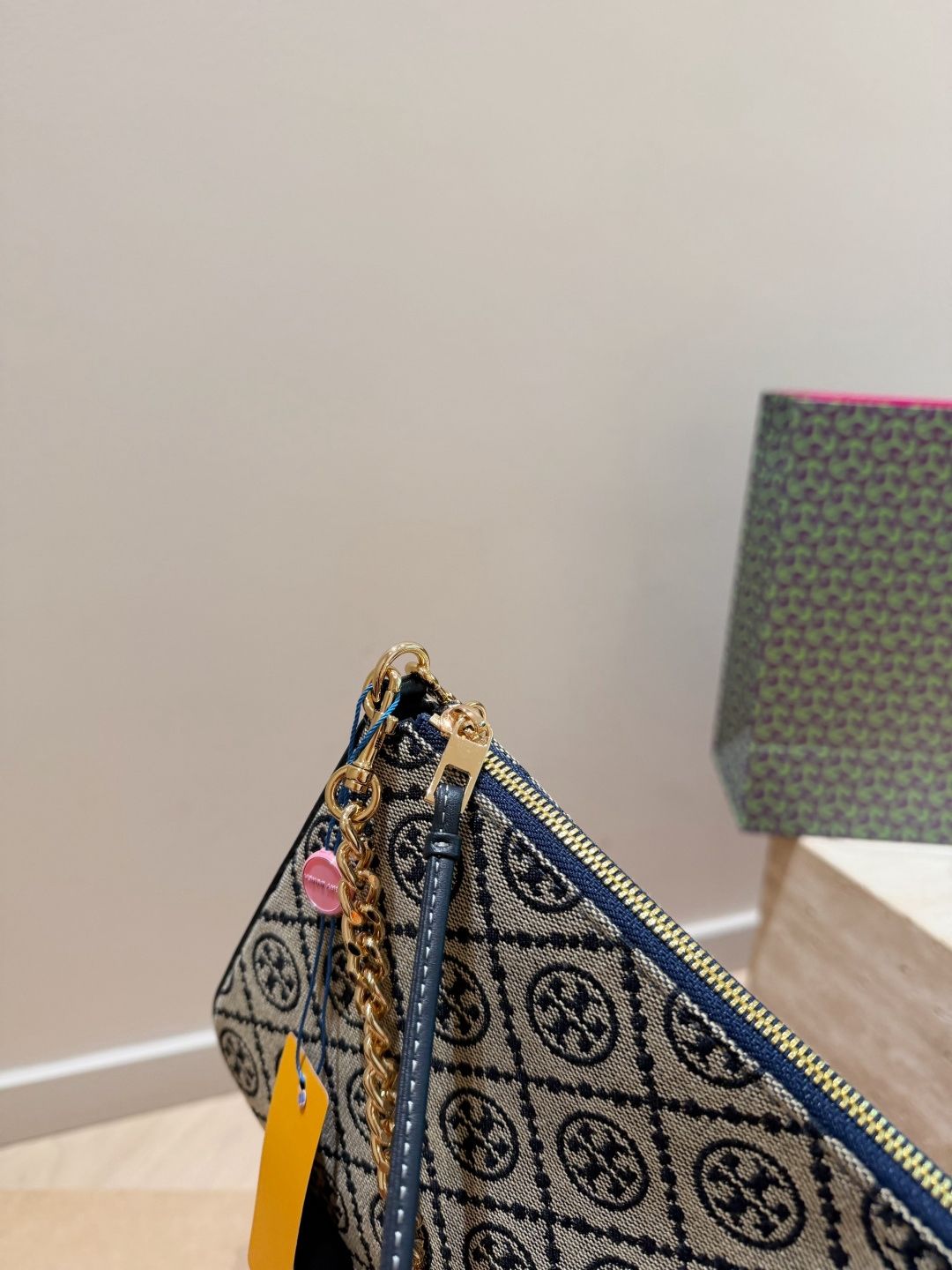 Tory Burch/Tory Burch Mahjong Bun is of moderate size Original order, custom made with origin label, imported fabric, super good texture and feel, durable and shiny hardware, non fading, single shoulder crossbody bag, fashionable and versatile, everything