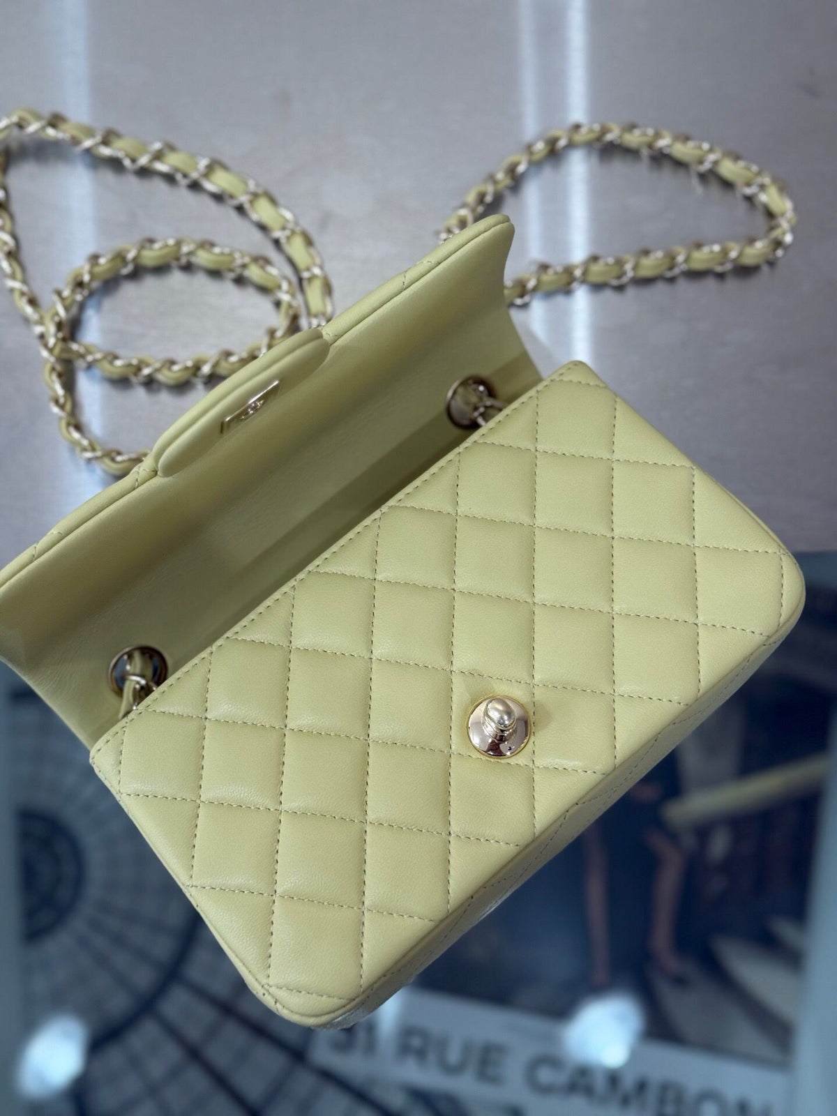 "Classic Flap" Classic Large Mini Bag Chicken Yellow Sheep