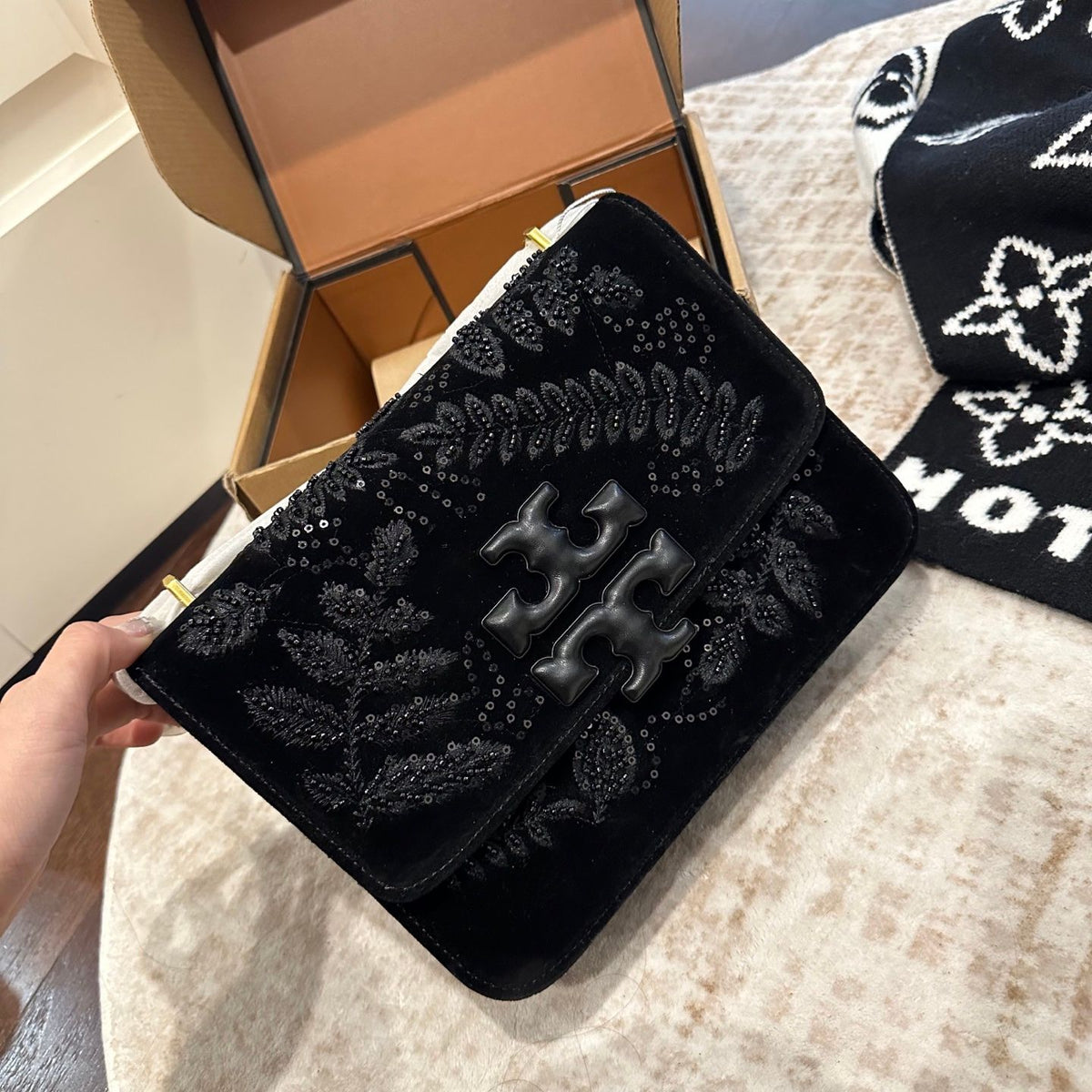 /360.00 Folding Gift Box Packaging Size 18cm/23cm