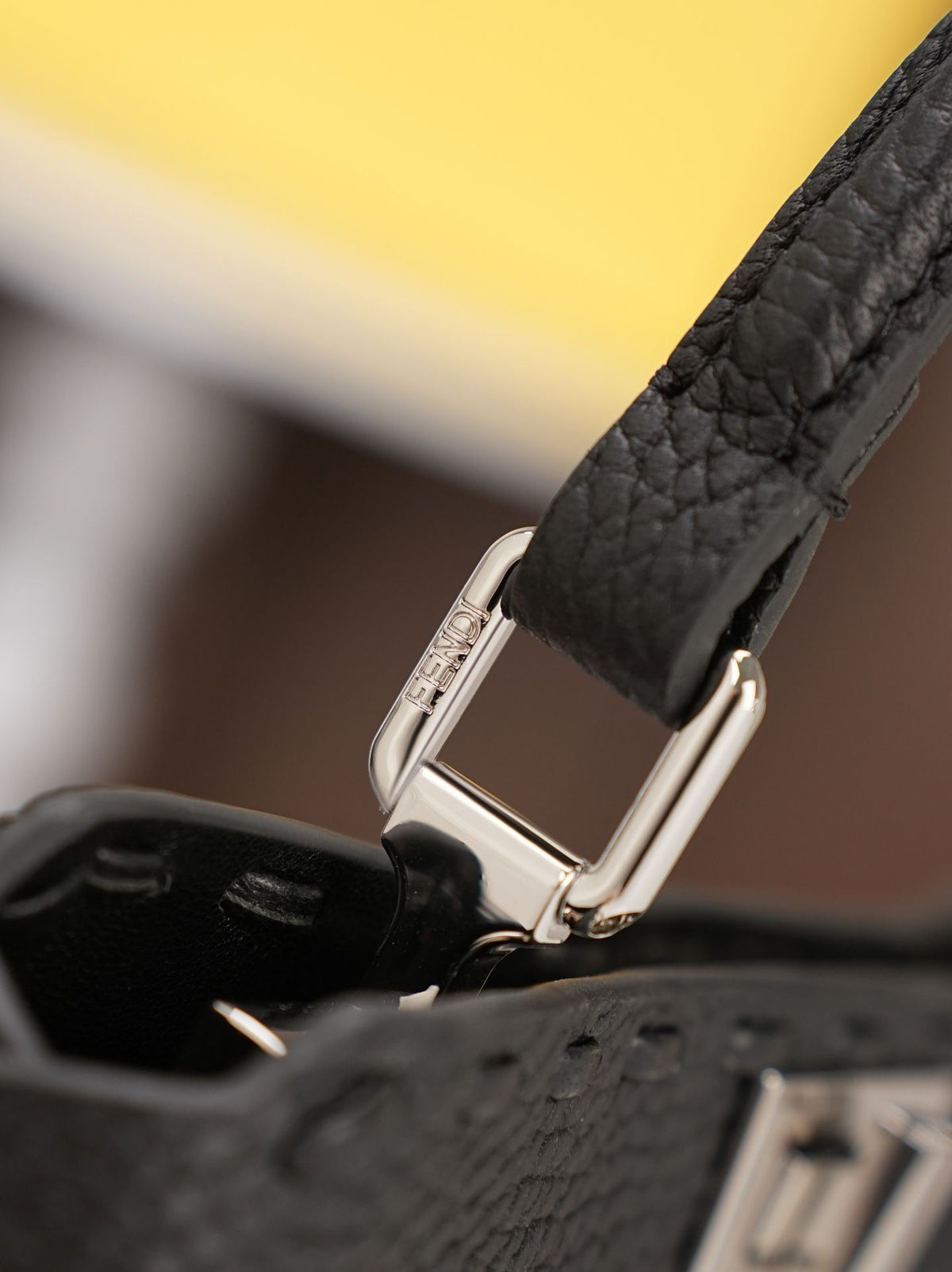 Model 15009 Black Size 20cm Detail Black Hand sewn Peekaboo ISeeU Medium Handbag Litchi Pattern Calfskin Material with Classic Twist Lock Soft Nappa Leather Lining on Both Sides Separated by Hard Dividers with Buckle Internal Pocket and Gold Metal Piece