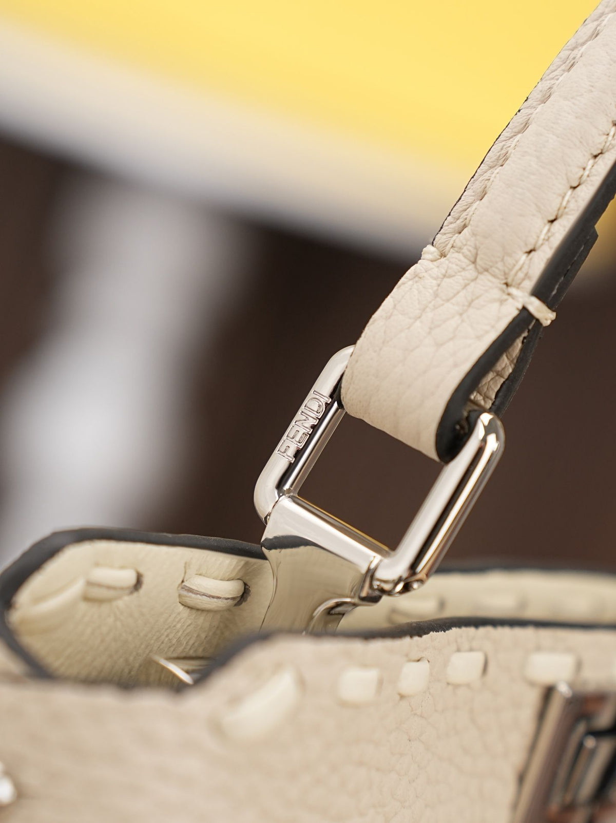 Model 15009, beige color, size 20cm. Details: beige hand-sewn, PeekabooISeeU medium-sized handbag, made of peel-effect calfskin leather, featuring classic twist locks on both sides, soft nappa leather lining, two compartments separated by a hard divider