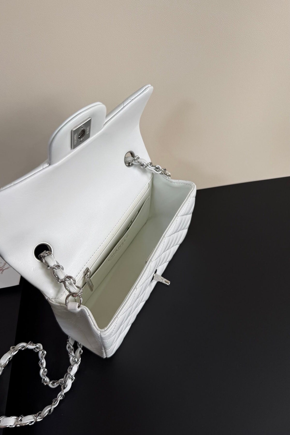 Upgraded version (full leather inside and outside) CF 20cm lambskin. Exclusive product in the market. Please see the pictures for leather details and workmanship. It is perfect. Welcome to compare. 116 silver