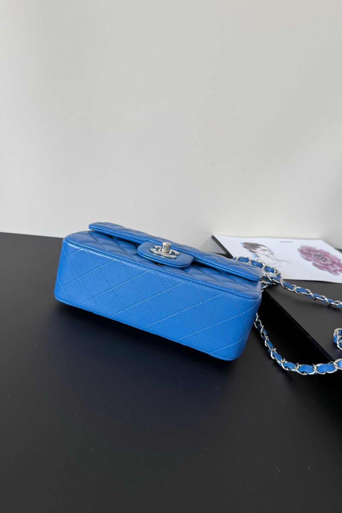Upgraded version (full leather inside and outside) CF 20cm lambskin. Exclusive product on the market. Please see the pictures for leather details and workmanship. It is perfect. Welcome to compare. 116 electro-optical blue silver buckle.