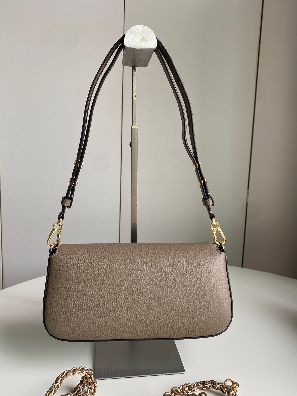 TB Tang Li Bai Qi women's casual versatile shoulder bag, crossbody bag, armpit bag, lychee patterned cowhide