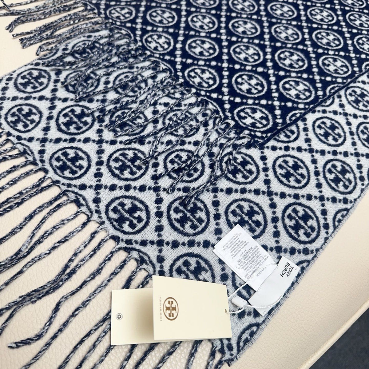 TORY BURCH.TB new double-sided scarf navy blue