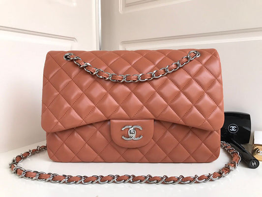 Upgraded version A1113 So beautiful that no one has friends CF Classic rhombus series Original lambskin small buckle version Professionally customized heavyweight hardware shoulder straps Handmade wiring Matching with same color lining Exquisite hot stamp