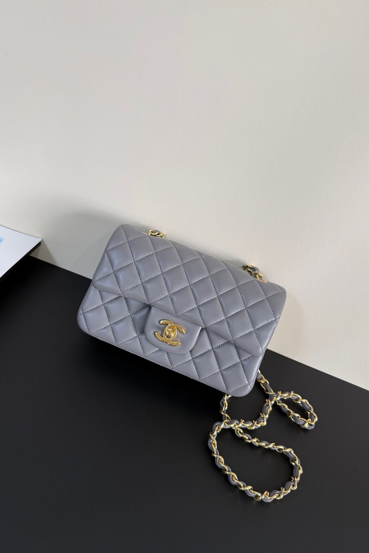 Upgraded version (full leather inside and outside) CF 20cm lambskin. Exclusive product in the market. Please see the pictures for leather details and workmanship. It is perfect. Welcome to compare. 116 Gray Gold