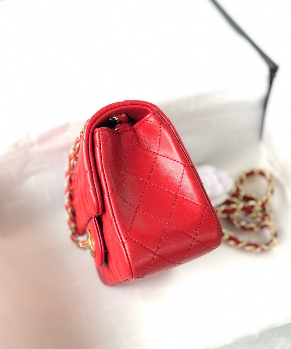 Fang Fatzi Mini 17cm CF has a very feminine elegance and inherits classics. It is listed as the historical sales champion and is an indispensable piece in every pink fan’s wardrobe. 17cm650 Sheepskin