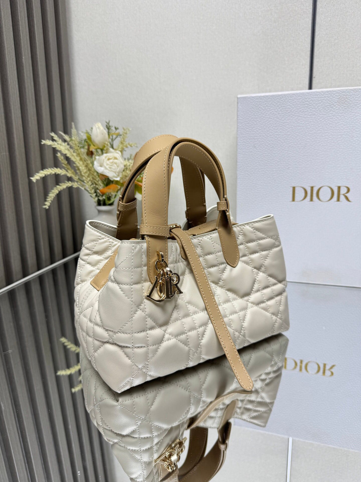 TOUJOURS handbag [new color chalk white with camel rice small size]
