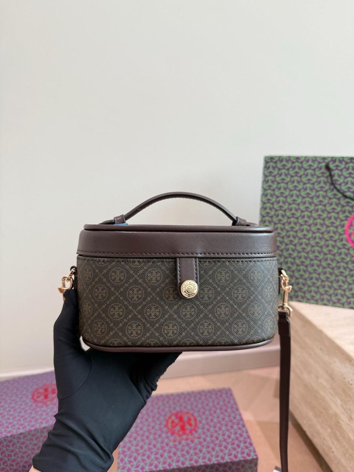 Comes with a folding box size of 18.11cm