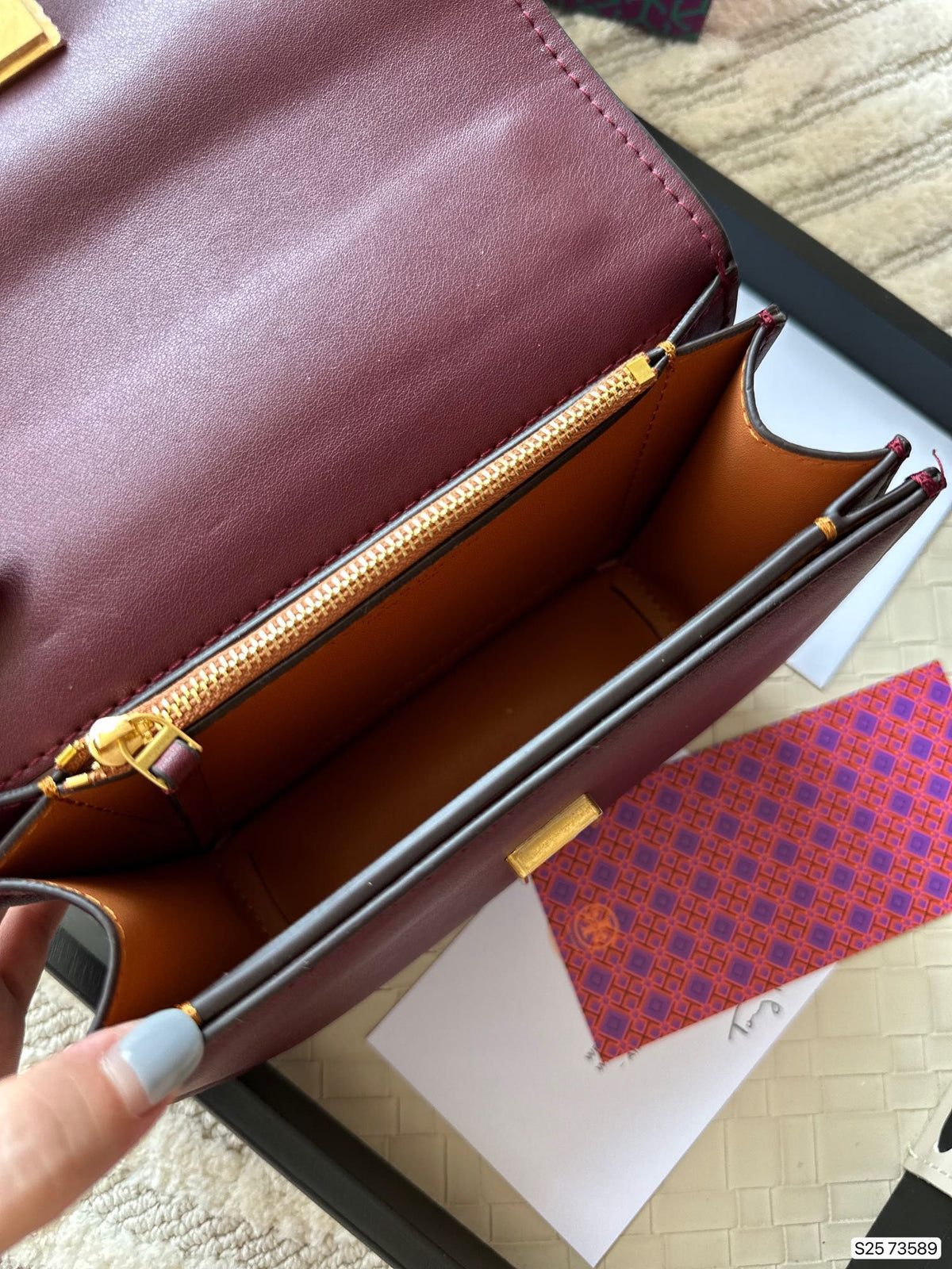 Gift box packaging Toryburch small gold bricks Toryburch really loves this metallic texture