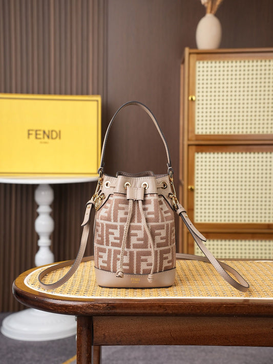 Model 15010, apricot color, dimensions 10x12x18cm, Mon Tresor bucket bag, featuring a new proportion, classic double F fabric paired with calfskin material, can be carried by hand or slung diagonally, vintage yet fashionable, combining practicality with