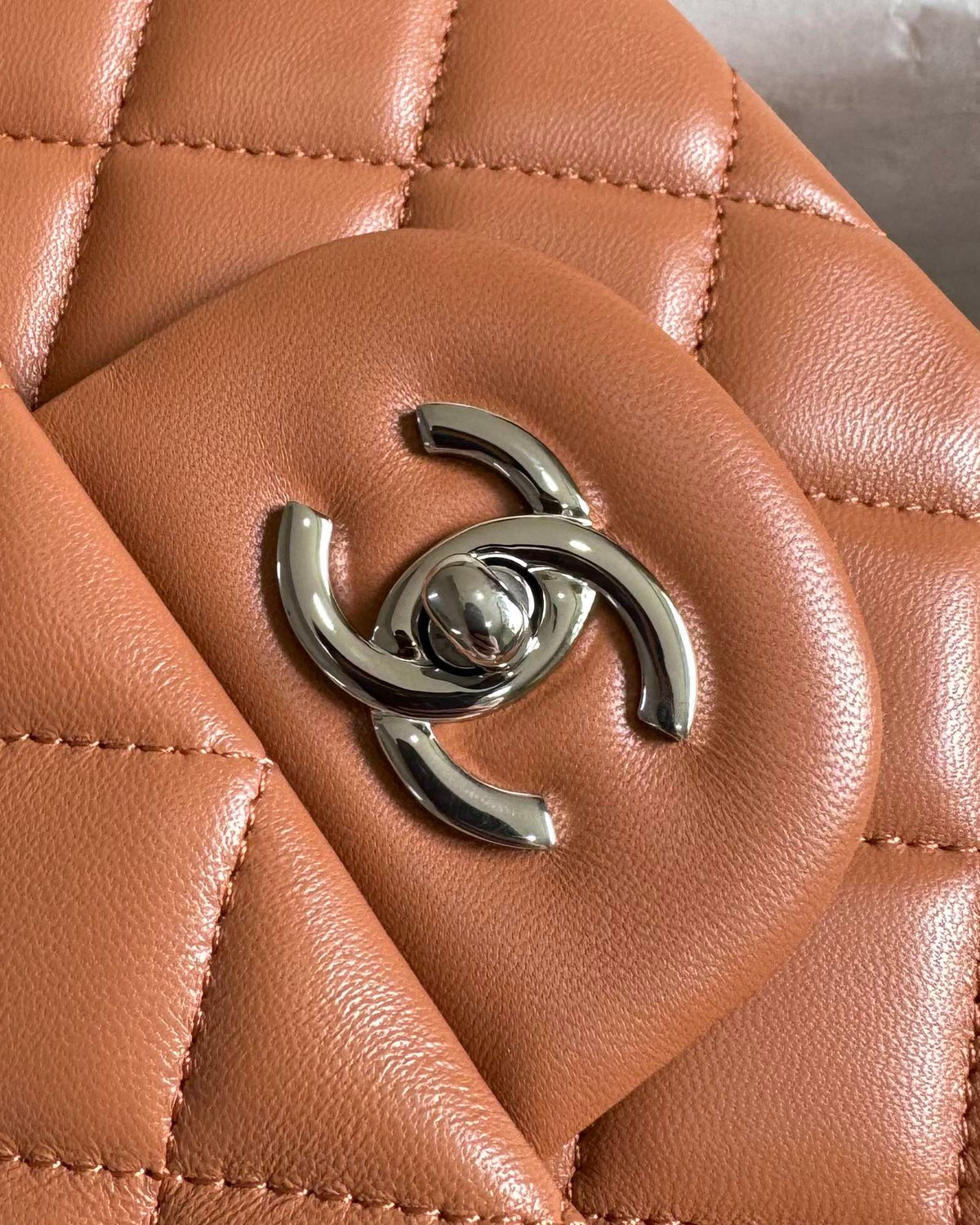 Upgraded version A1113 So beautiful that no one has friends CF Classic diamond series Original lambskin small buckle version Professionally customized heavyweight hardware shoulder straps Handmade wiring Lining leather Exquisite hot stamping font Uniform