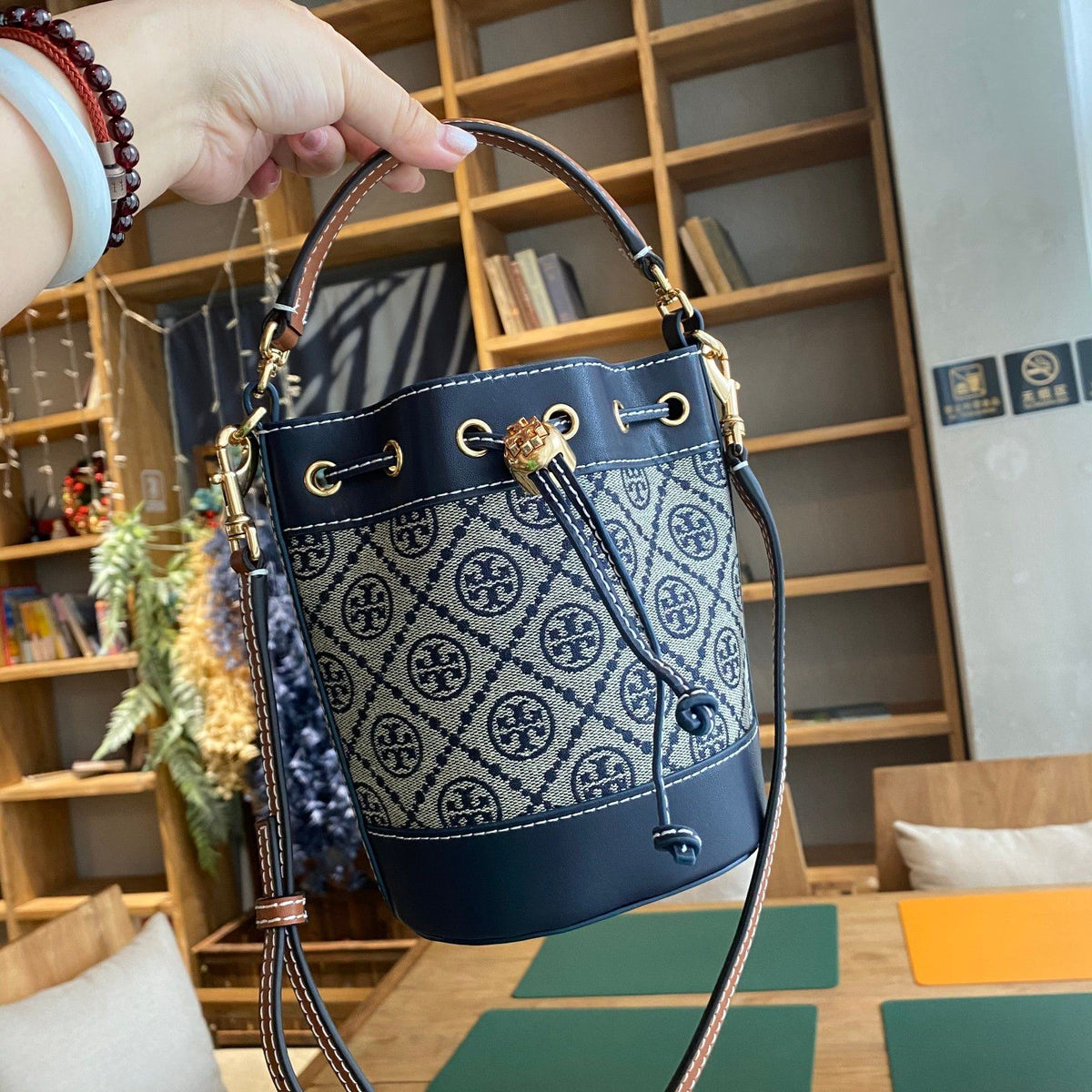 Purchasing Quality 1616 Small TORY BURCH Monogram 2021 Summer New Drawstring Bucket Bag Texture Navy Blue Canvas Fabric with Sharp Body Retro Jacquard Decoration for a More Casual and Stylish Overall Style