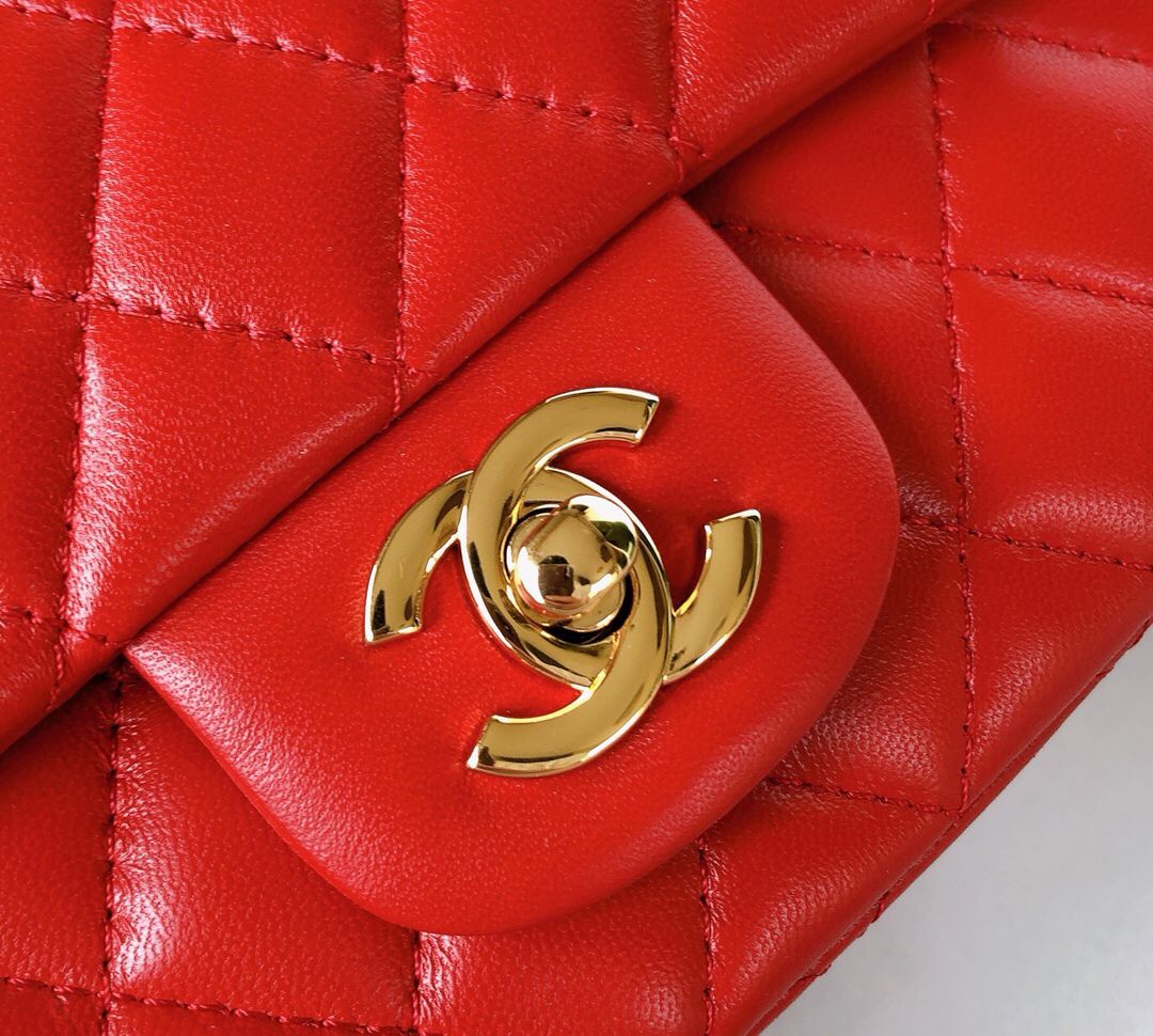 Fang Fatzi Mini 17cm CF has a very feminine elegance and inherits classics. It is listed as the historical sales champion and is an indispensable piece in every pink fan’s wardrobe. 17cm650 Sheepskin