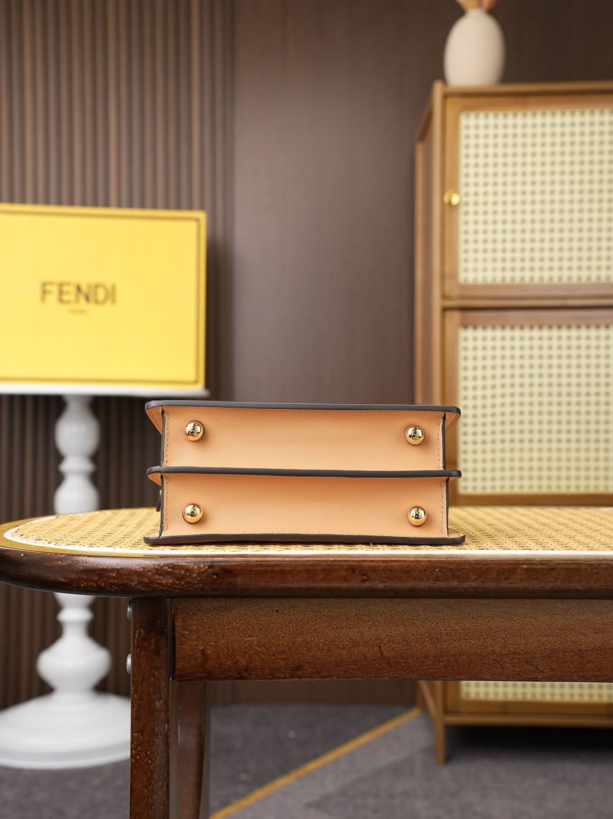 Model 8005, small size, 20x11x15cm, FE ND1 "peekaboo I see u" handbag. The brand-new "peekaboo I see u" is designed to showcase your unique side. The new style continues the classic trapezoidal contour and square twist lock design of the original "peekabo