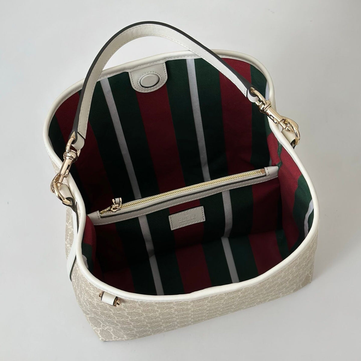 Top-grade original single product with original factory leather and complete packaging. Quality: top-grade original single product. Photographed in real life. Style number: 815103 white rubber. Dimensions: width 25x height 25x side width 15.5c