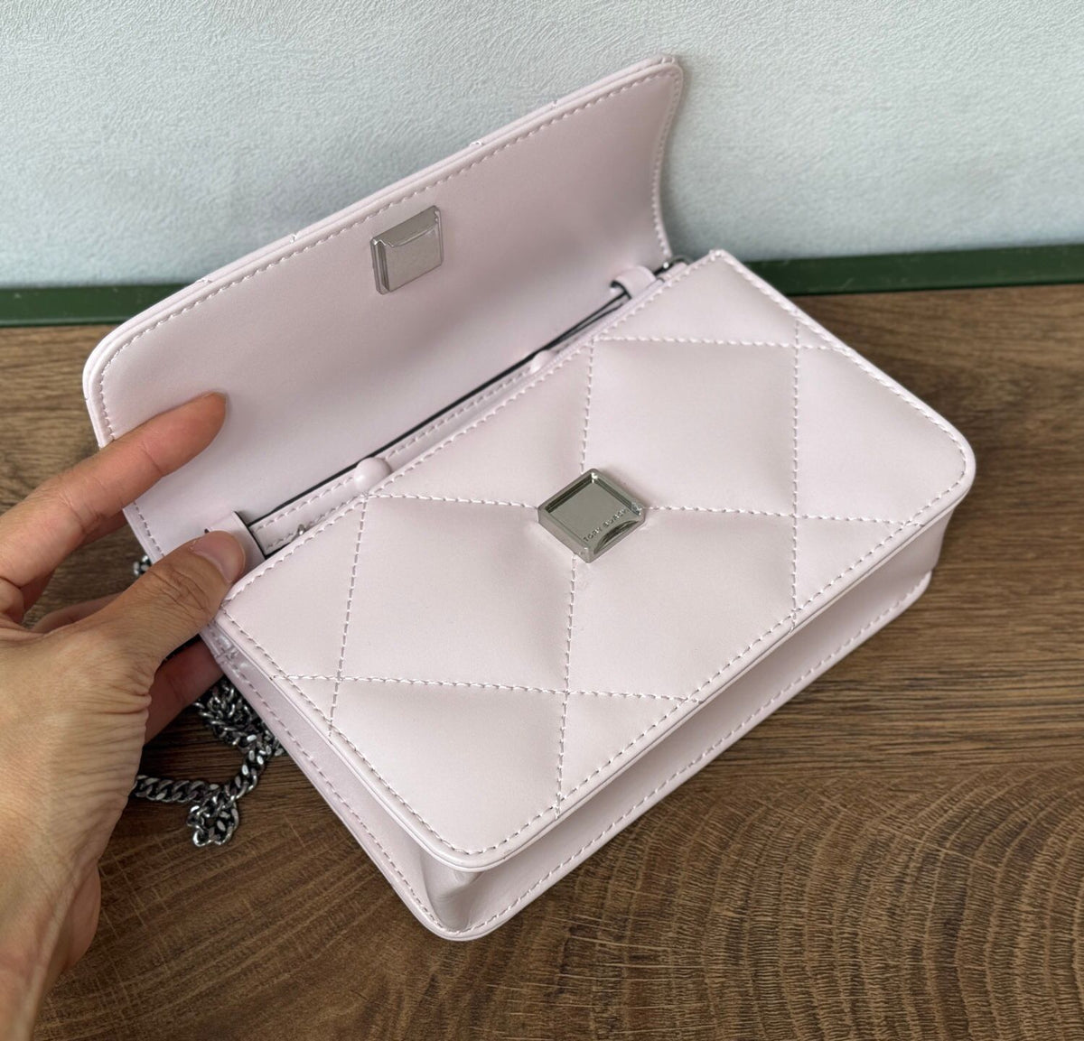 Lavender Purple TORY BURCH KIRA CHEVRON DIAMOND QUILT MINI TOP HANDLE CHAIN WALLET Mini Flip Tote With Fluffy Diamond Quilted Design, Three Dimensional Texture Shines on Classic Shapes, Paired with Iconic Slanted Double T LOGO and Chain Shoulder Strap