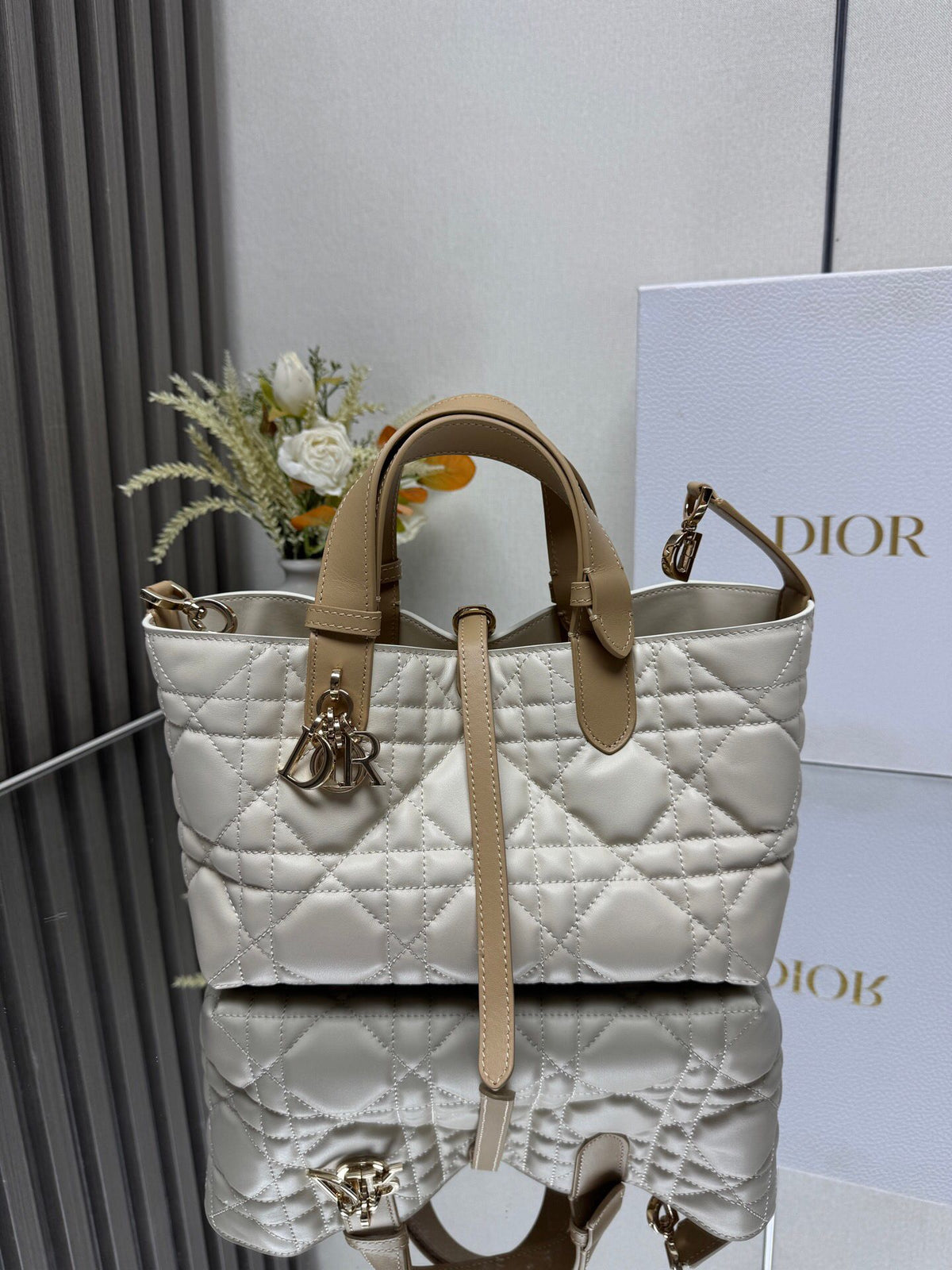 TOUJOURS handbag [new color chalk white with camel rice small size]