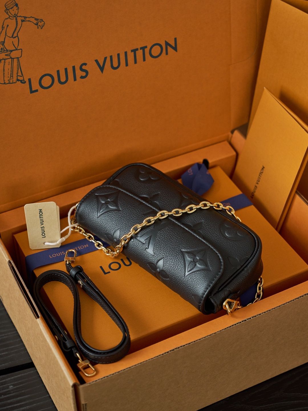 WALLET ON CHAIN IVY black calfskin handbag M82154 P1230 original calfskin full steel vacuum plated variable code chip version