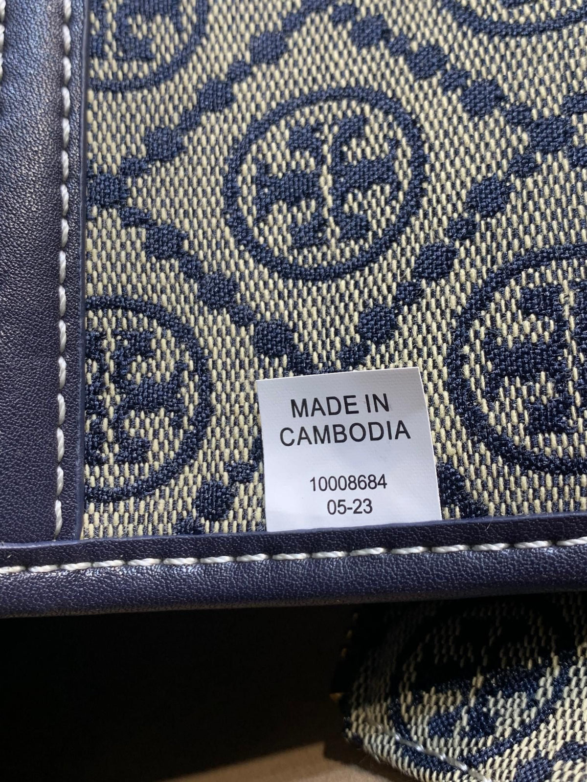 Number 1915 Small TORY BURCH Vintage Shopping Bag Monogram Pattern Charm and Unique Style Tote Bag Crafted from Selected Knitted Jacquard Fabric