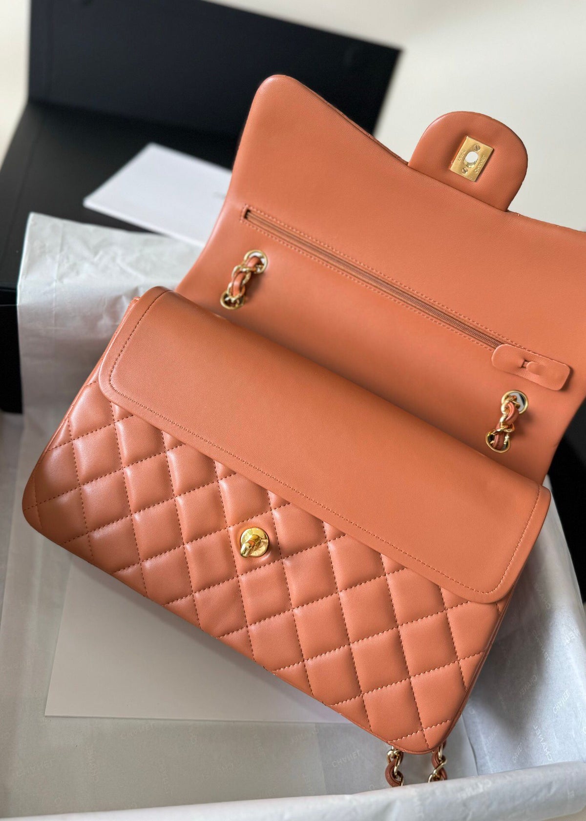 Upgraded version A1113 So beautiful that no one has friends CF Classic diamond series Original lambskin small buckle version Professionally customized heavyweight hardware shoulder straps Handmade wiring Lining leather Exquisite hot stamping font Uniform