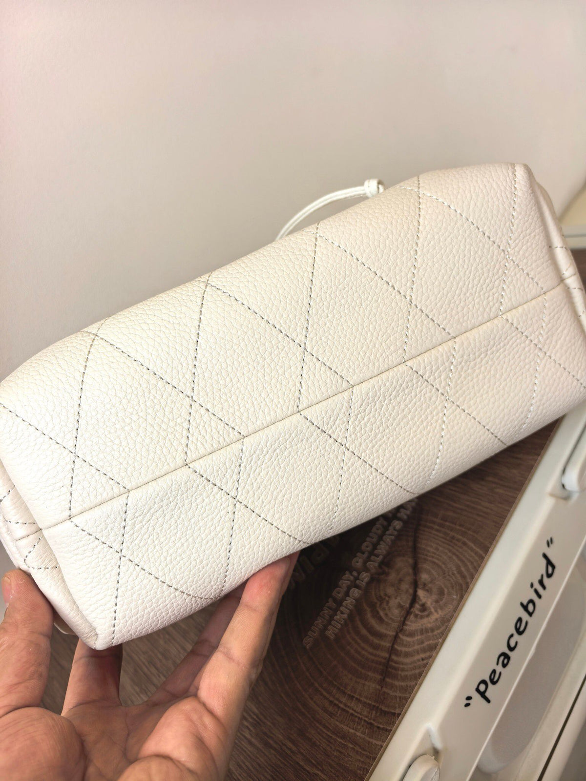 Small] TB Tang Li Bai Qi Charlie Cream White Large/Small Light Cream Oil Color Like a Small Cake This color is quite summer [Sun R] Available in both sizes, just arrived and has a schedule. Q me, thank you. Size 23.5x23x10.2