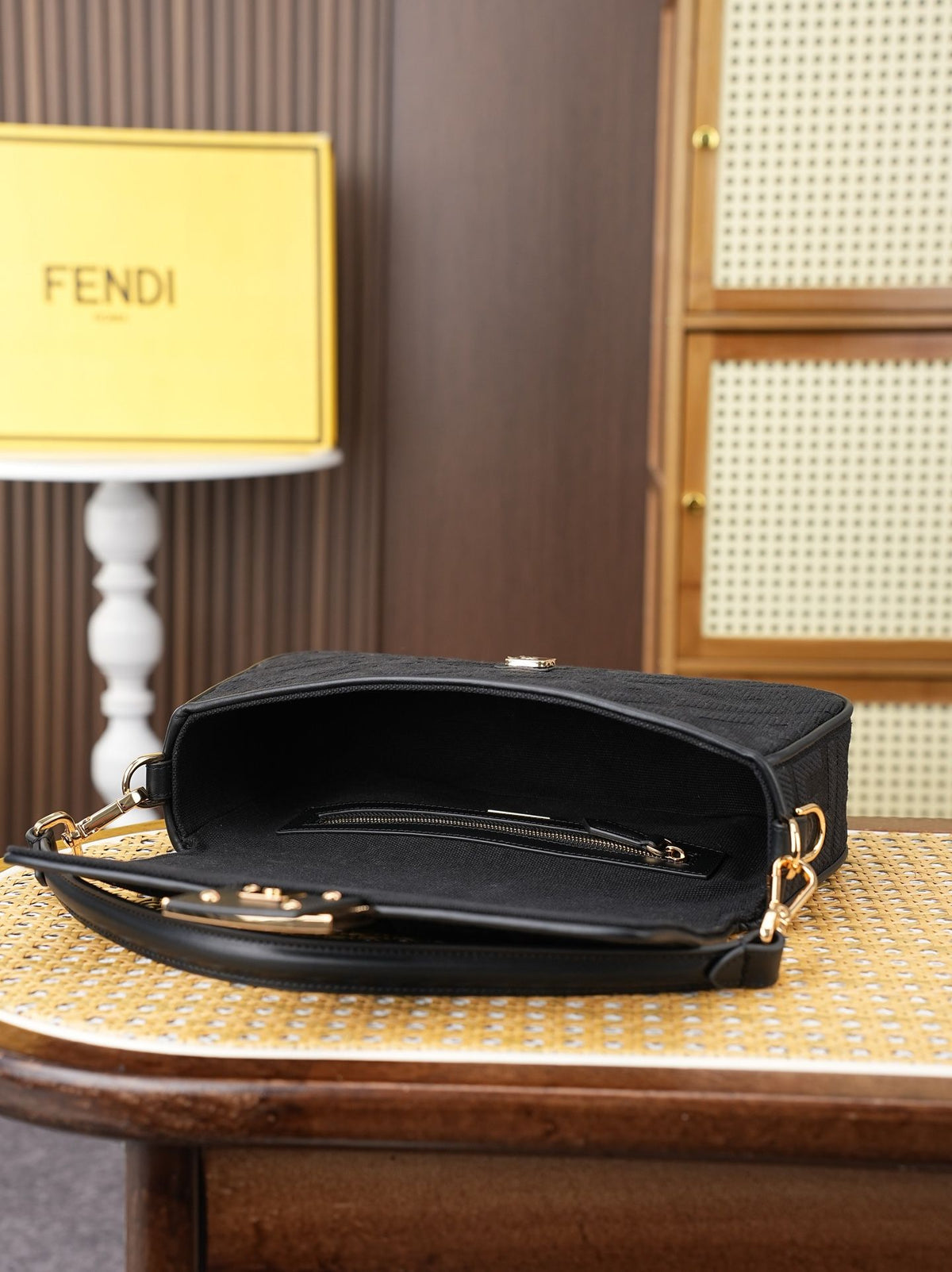 Model 6005, size 266.5 x 13.5 cm