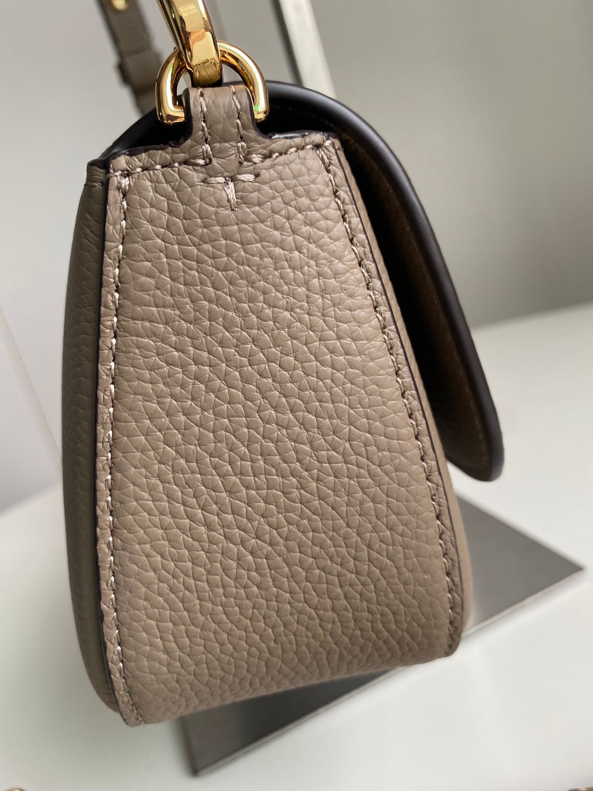 TB Tang Li Bai Qi women's casual versatile shoulder bag, crossbody bag, armpit bag, lychee patterned cowhide