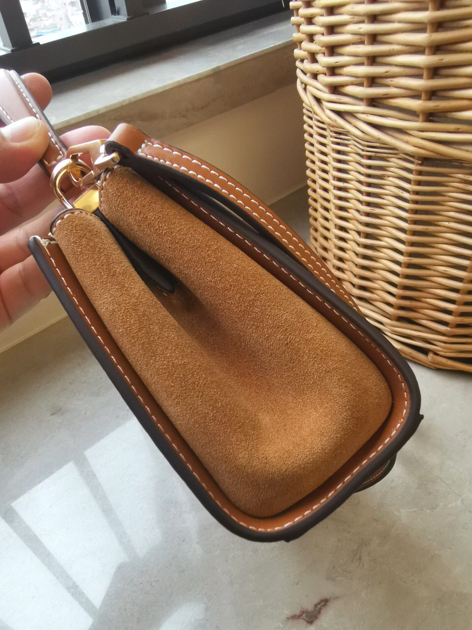 Number 995 Meide La Color Small TORY BURCH Tang Li Bai Qi New Eleanor Leather Handbag Adorned with Exquisite Suede Leather Edges, Neat and Bold Body, Iconic Double T Logo Three Dimensional Dazzling Exquisite Craftsmanship Available with Handle or Detachab
