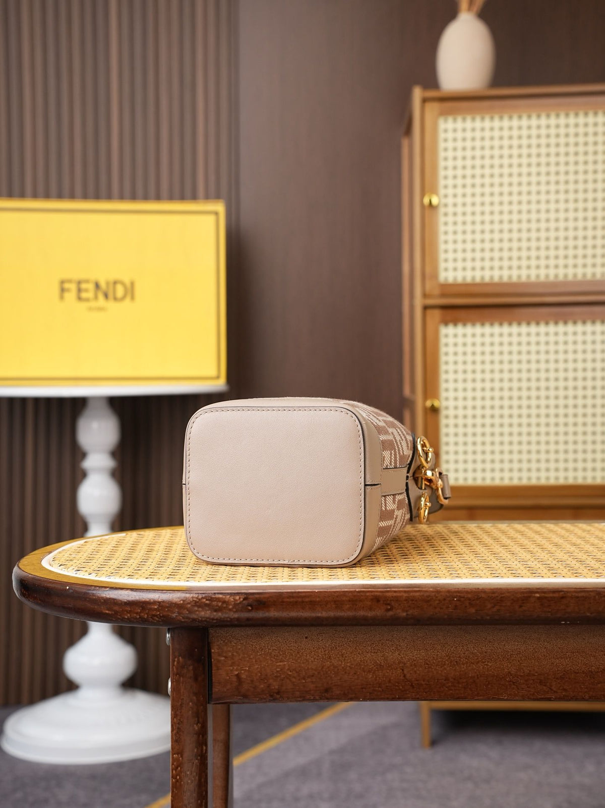 Model 15010, apricot color, dimensions 10x12x18cm, Mon Tresor bucket bag, featuring a new proportion, classic double F fabric paired with calfskin material, can be carried by hand or slung diagonally, vintage yet fashionable, combining practicality with