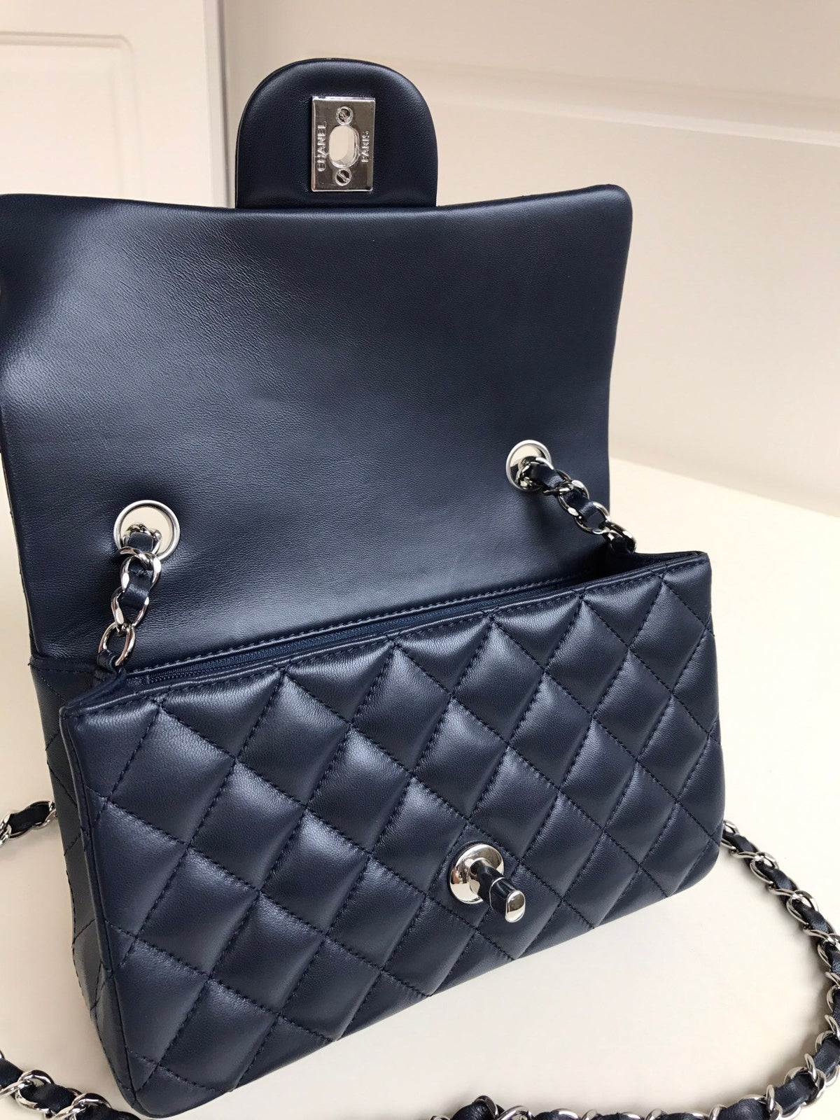 Xiaoxiang 1116 CF20cm lambskin dark blue
